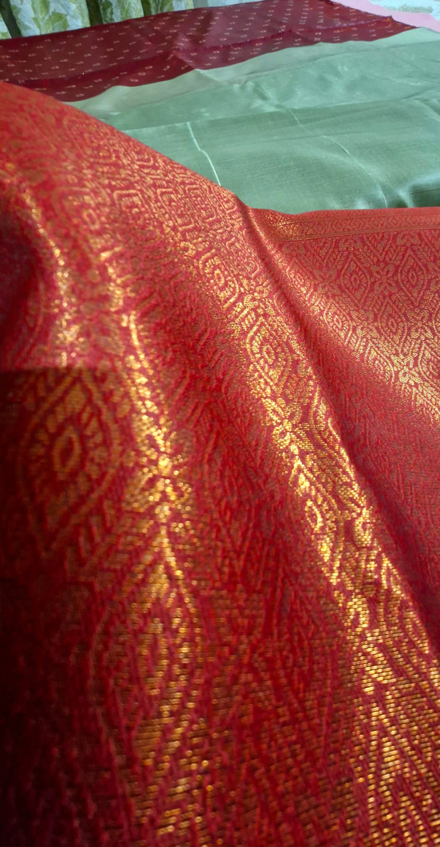 CREAMISH GOLDEN SILK SAREE