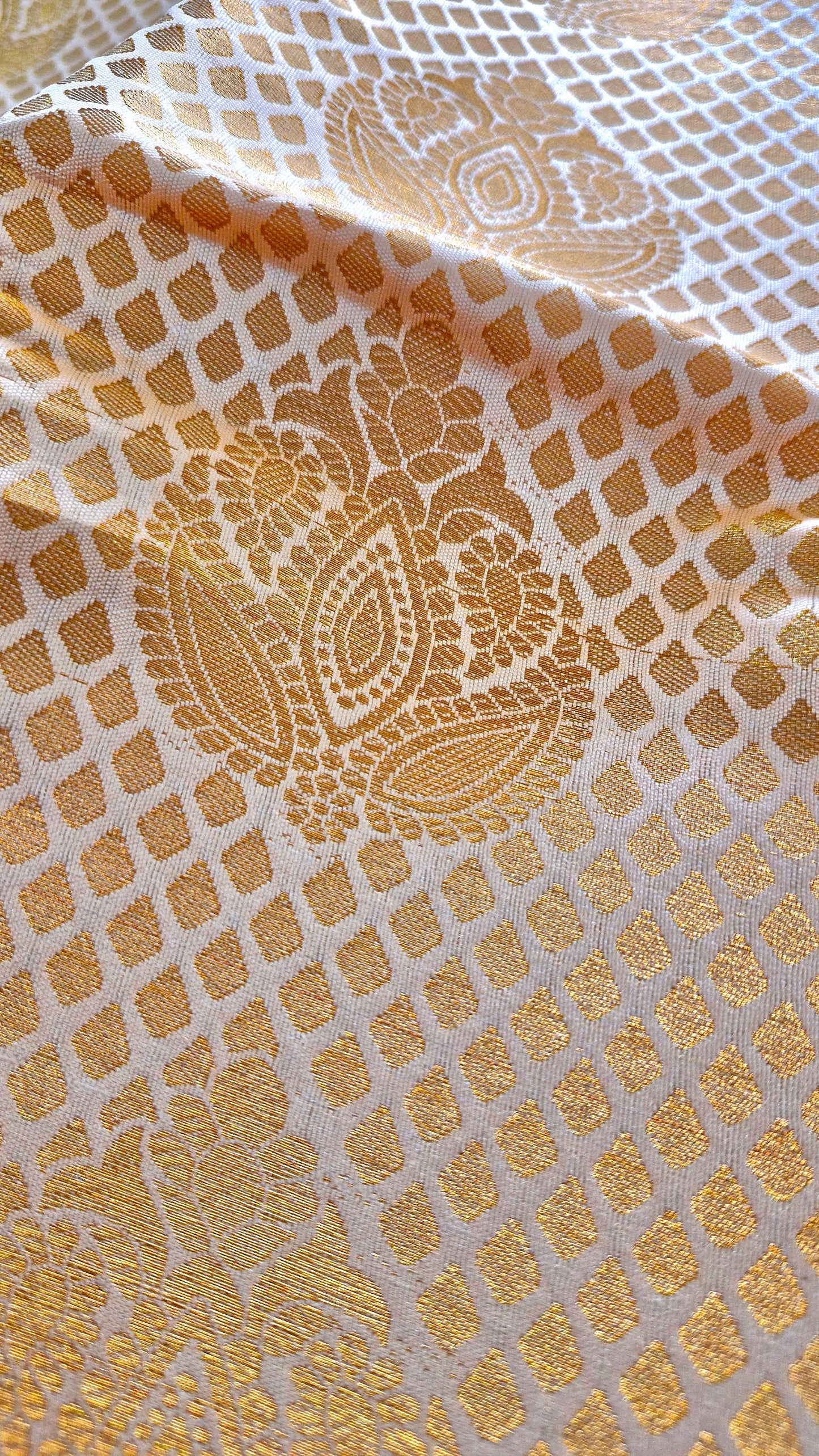 OFF-WHITE GOLDEN SILK SAREE